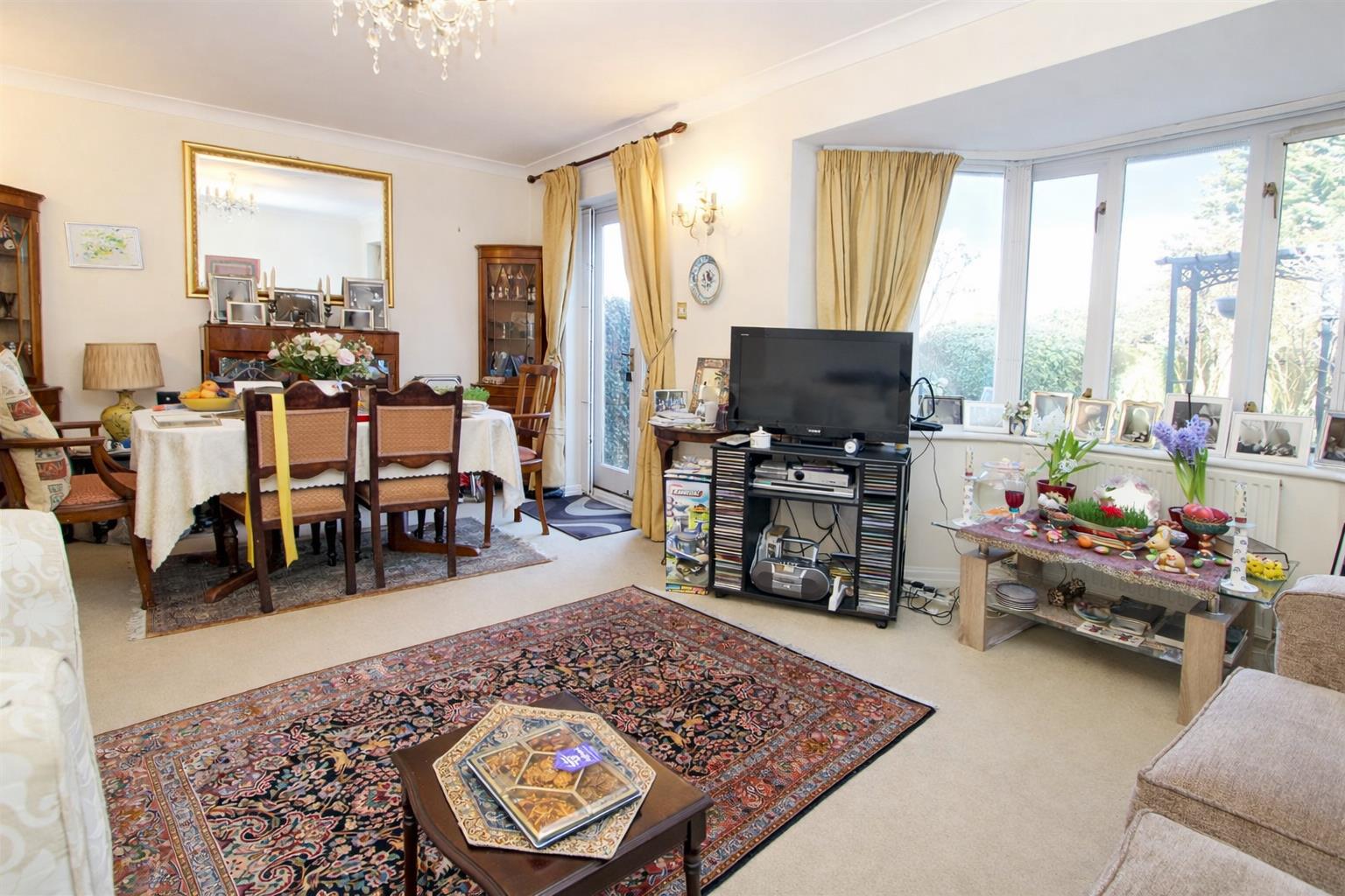 3 bed property in Salisbury Road, Carshalton